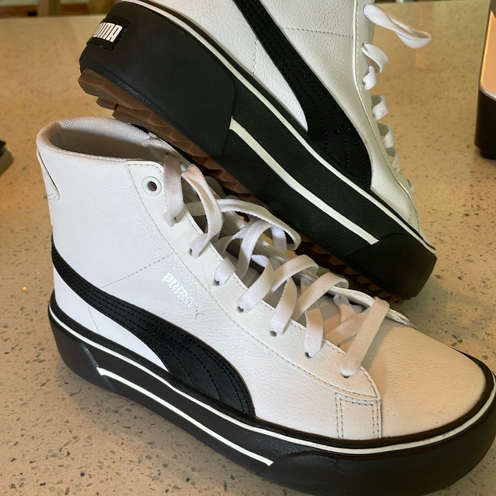 Women’s puma leather high tops size 8